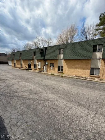 $875 | 21 Wayne Street Southeast, Unit 1, Niles, OH 44446