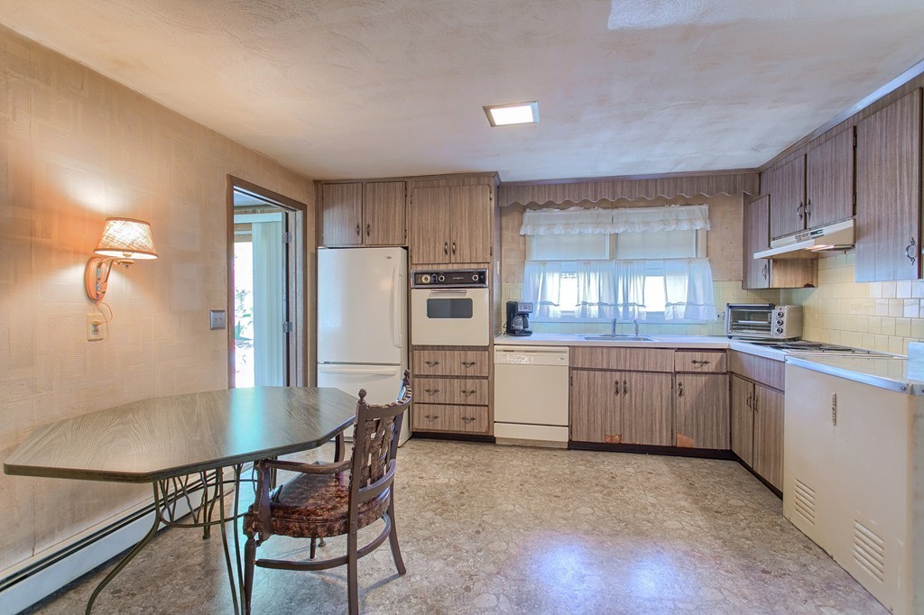 3 Flynn Road Peabody, MA 01960 - Photo 8 of 24 Gallery Image 8