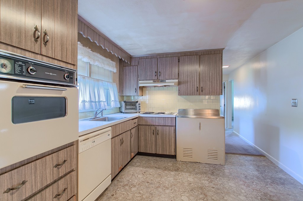 3 Flynn Road Peabody, MA 01960 - Photo 10 of 24 Gallery Image 10