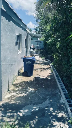 $1,300 | 1070 Northwest 147th Street, Miami, FL 33168