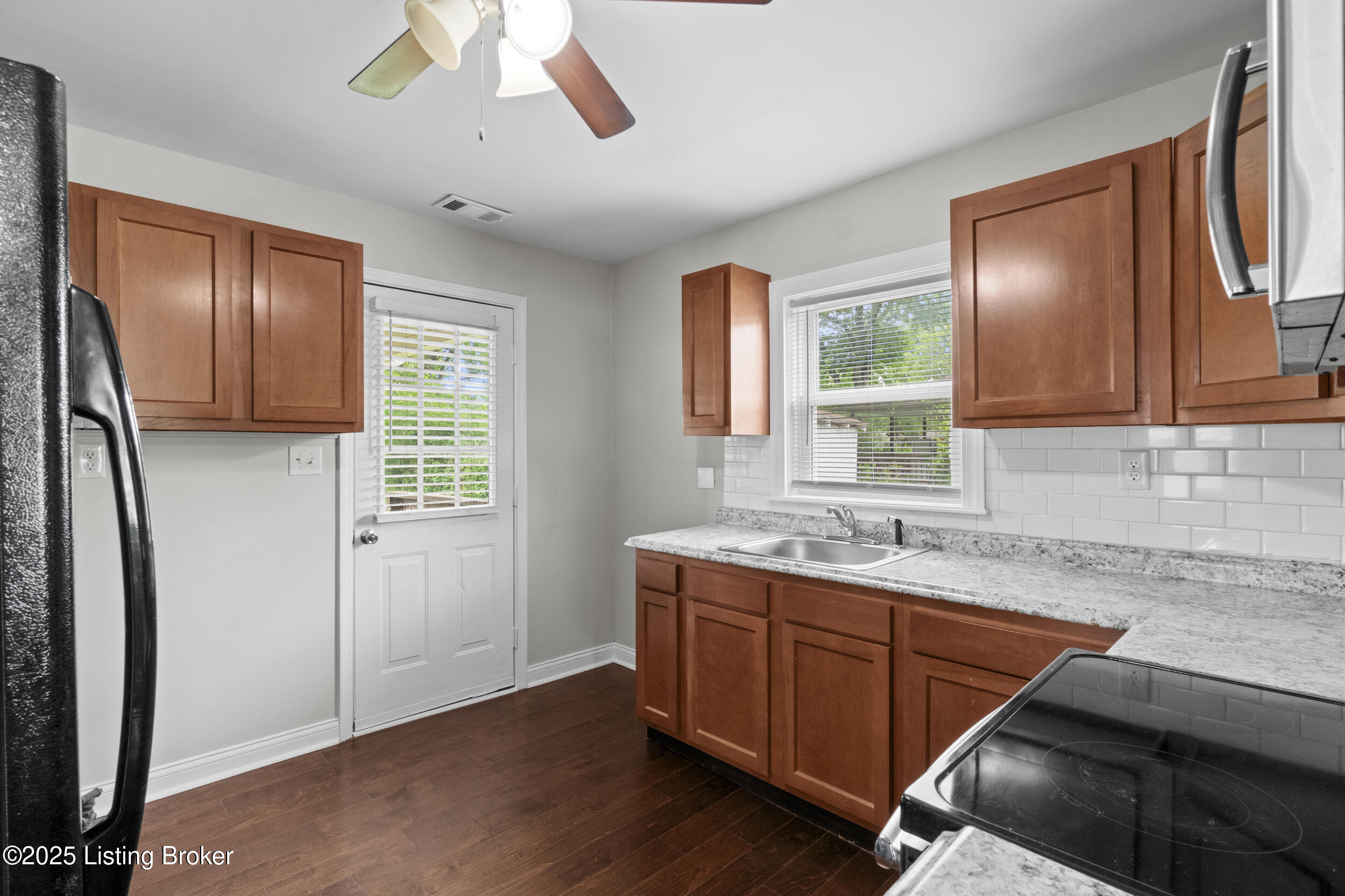 5707 Mt Washington Road Louisville, KY 40229 - Photo 15 of 26 dsc08913