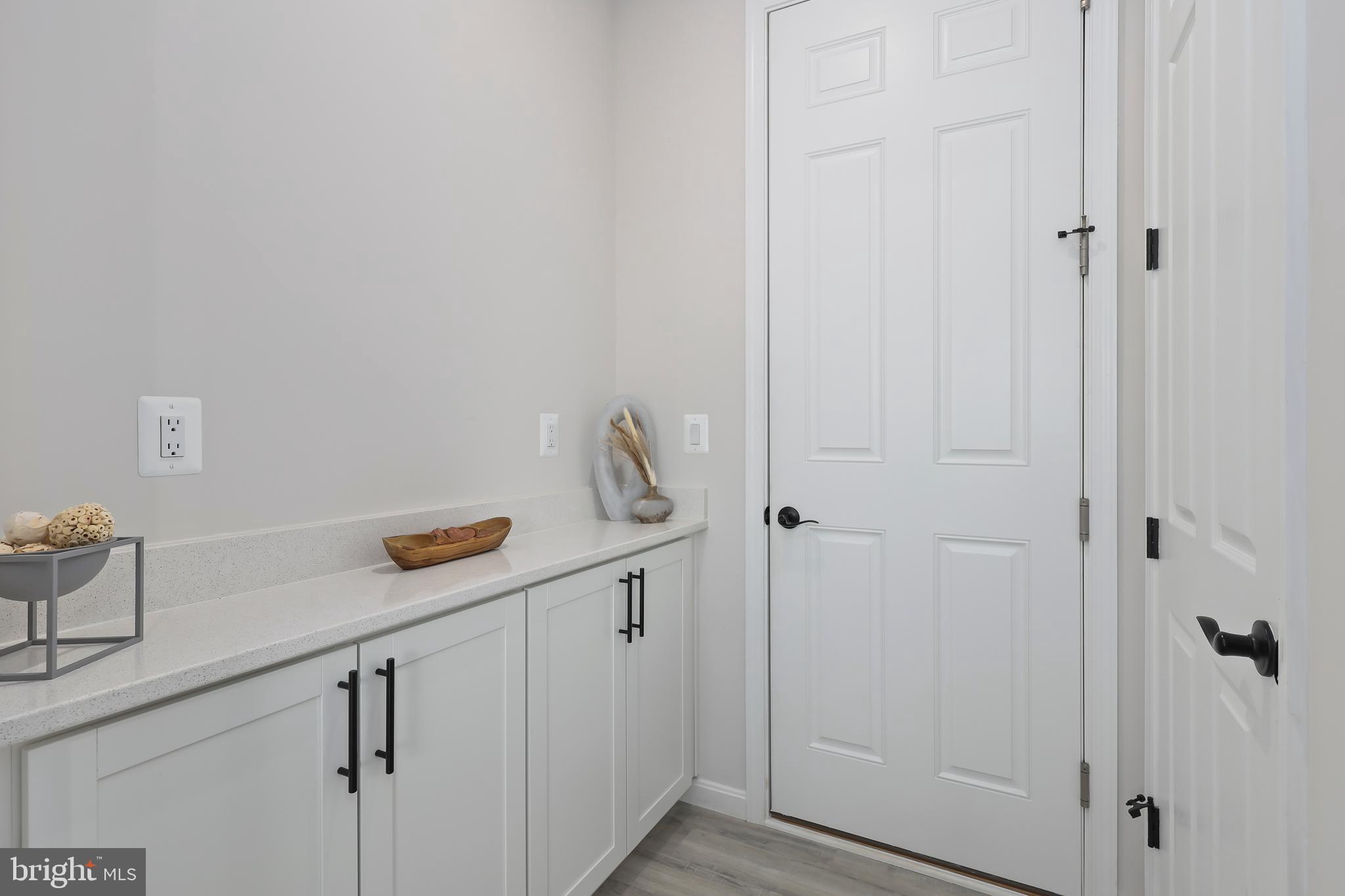 7139 State Way Ruther Glen, VA 22546 - Photo 17 of 50 Side countertop area