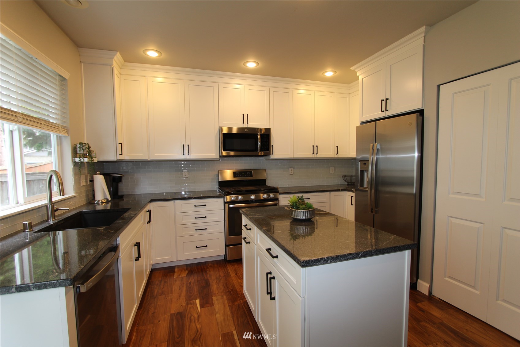 5708 154th Place Southwest Edmonds, WA 98026 - Photo 7 of 22 Gallery Image 7