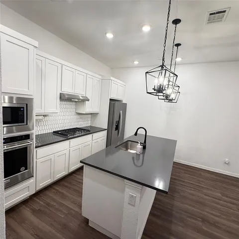 $2,750 | 9943 Hennings Street, Irving, TX 75063