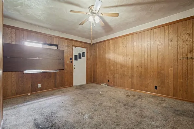 a view of an empty room with a ceiling fan