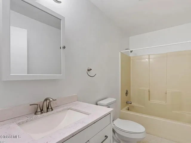 $1,795 | 19 Harvest Way, Unit A, Waterford, NY 12188