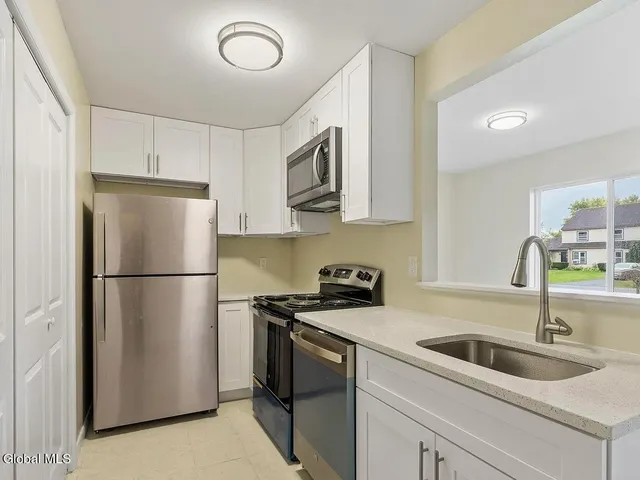 $1,795 | 19 Harvest Way, Unit A, Waterford, NY 12188