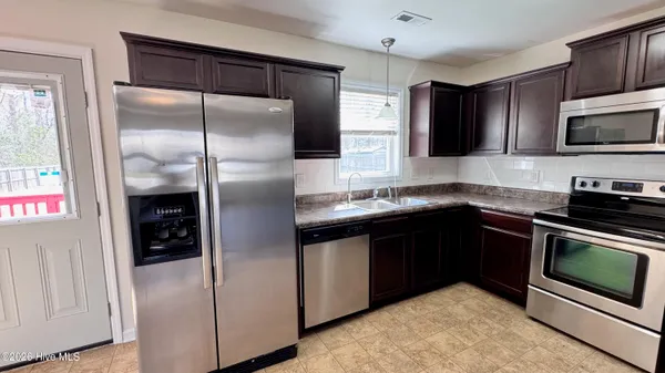 $289,500 | 106 Kodiak Court, Jacksonville, NC 28540