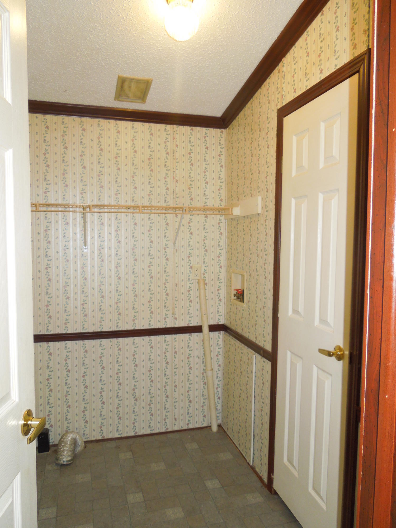 7522 Davis Mill Road Harrison, TN 37341 - Photo 21 of 36 Laundry room
