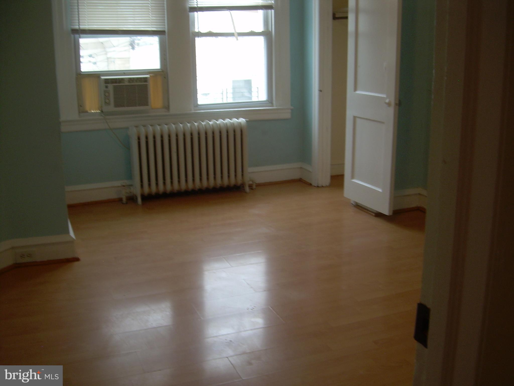 996 Anchor Street Philadelphia, PA 19124 - Photo 19 of 30 an empty room with windows