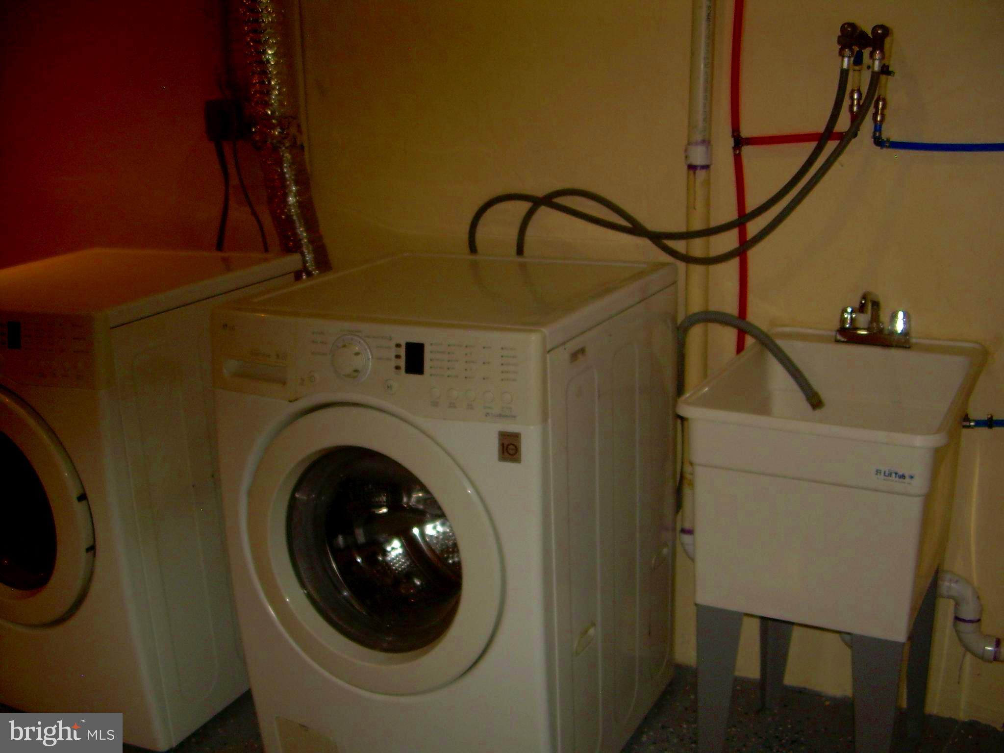 996 Anchor Street Philadelphia, PA 19124 - Photo 27 of 30 a utility room with dryer and washer