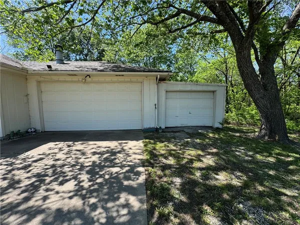 $132,000 | 808 Hugh Street, Frontenac, KS 66763