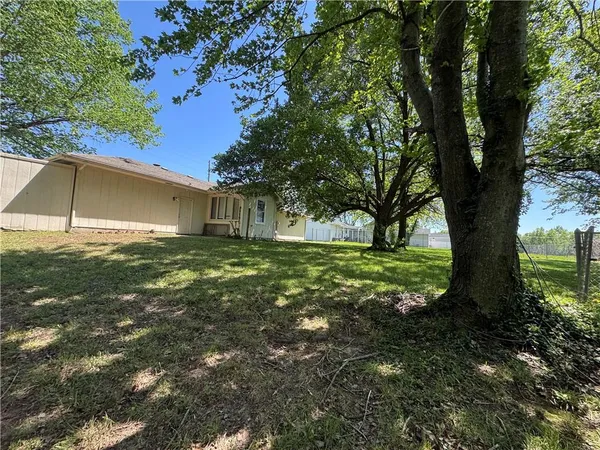 $132,000 | 808 Hugh Street, Frontenac, KS 66763