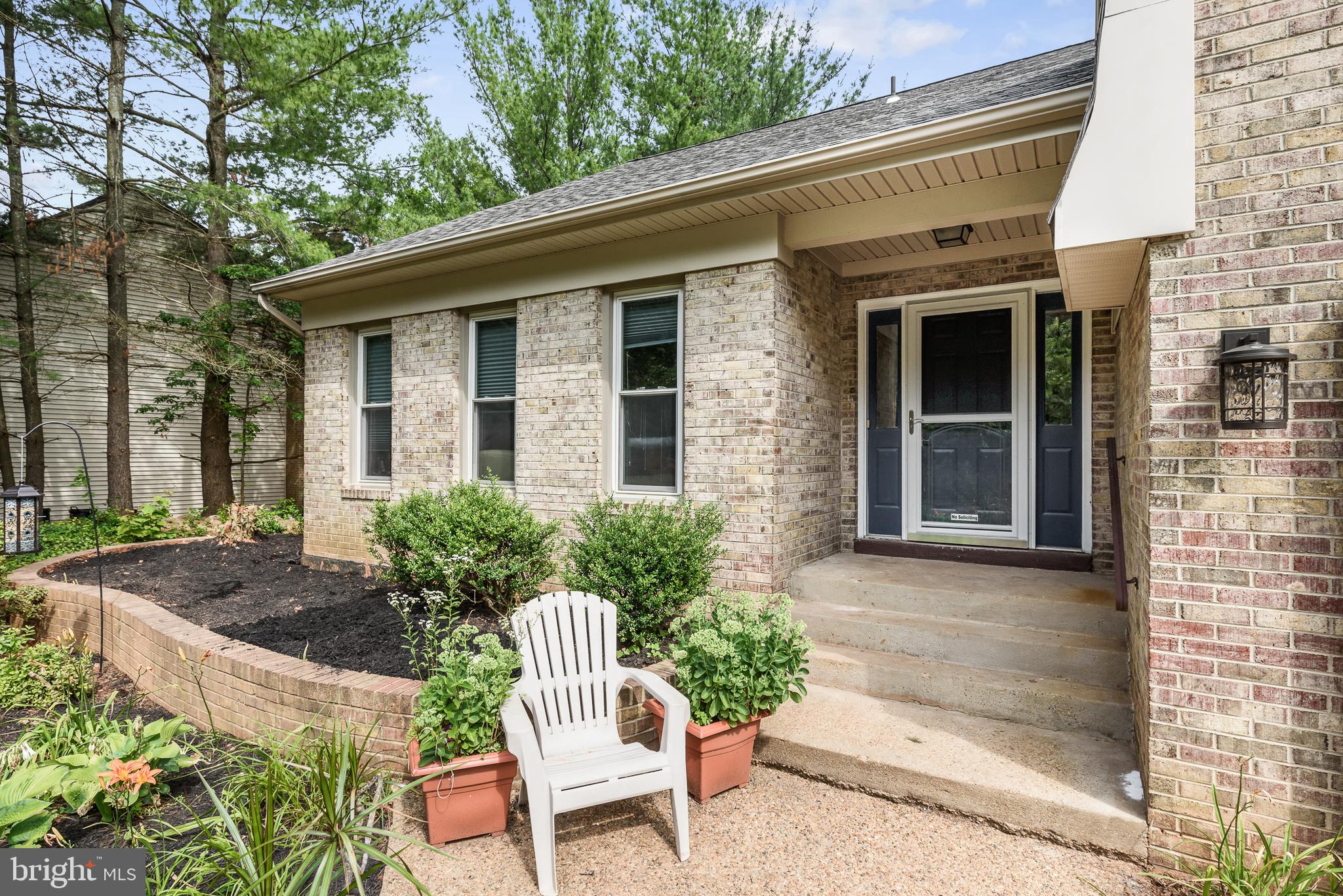7 Carrollton Road Sterling, VA 20165 - Photo 3 of 39 Gallery Image 3