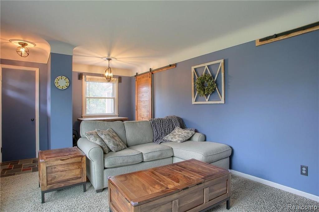 165 Texas Avenue Rochester Hills, MI 48309 - Photo 7 of 35