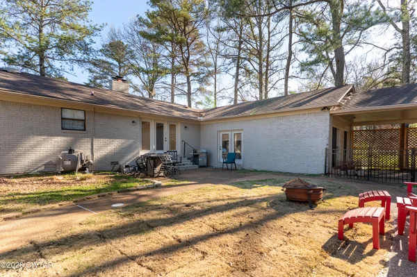 $369,900 | 418 Deerwood Lane, Lexington, TN 38351