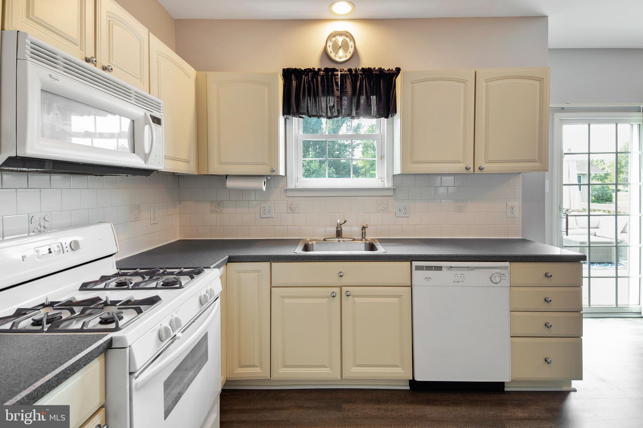 11 Whiskey Mill Road Clarksboro, NJ 08020 - Photo 2 of 35 kitchen with hardwood floors