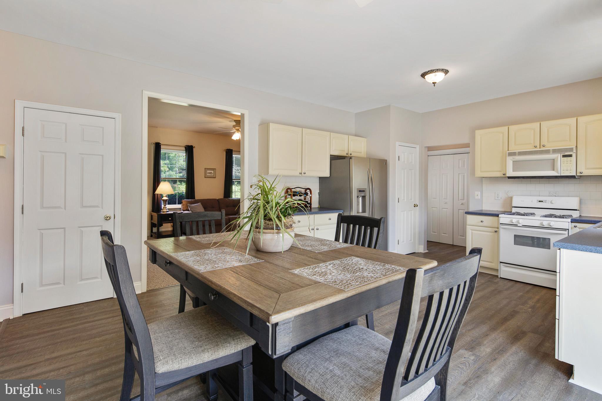 11 Whiskey Mill Road Clarksboro, NJ 08020 - Photo 6 of 35 dining area open to the kitchen
