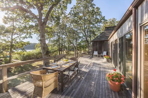 $2,195,000 | 100 Gerard Drive, East Hampton, NY 11937