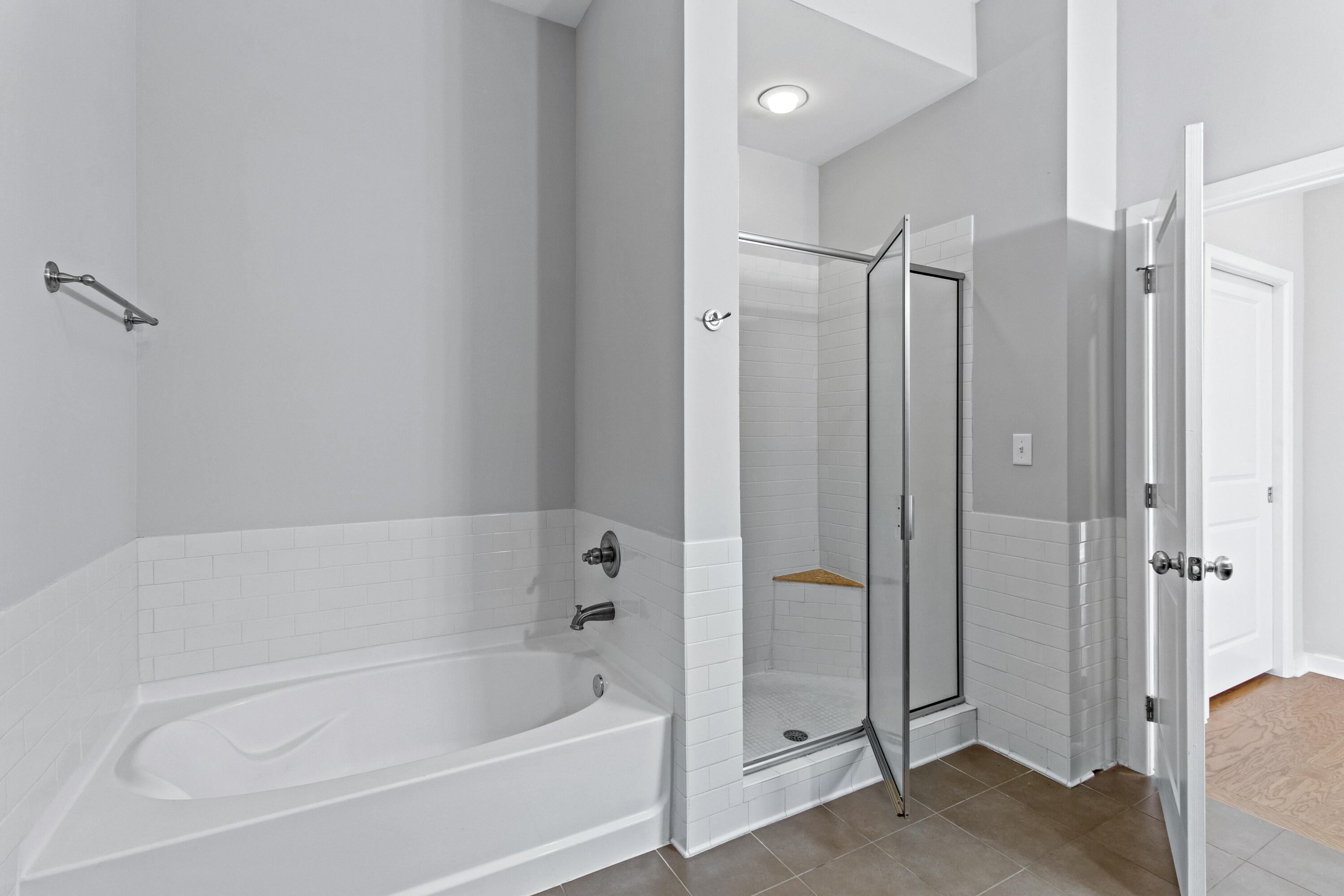 200 Manufacturers Road, Unit 235 Chattanooga, TN 37405 - Photo 11 of 23 Master Bath Tub & Shower