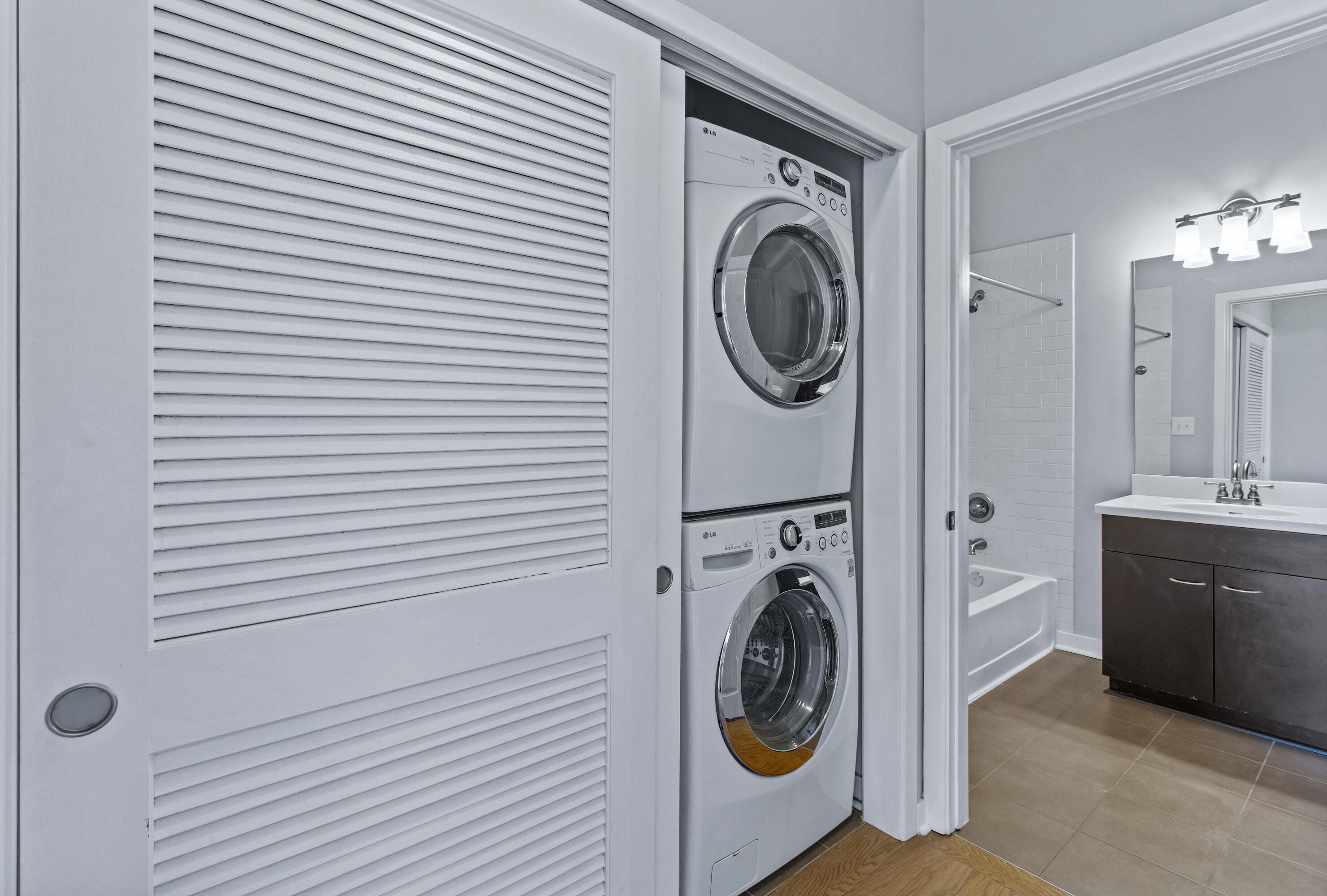 200 Manufacturers Road, Unit 235 Chattanooga, TN 37405 - Photo 15 of 23 Washer & Dryer - Remain with Unit