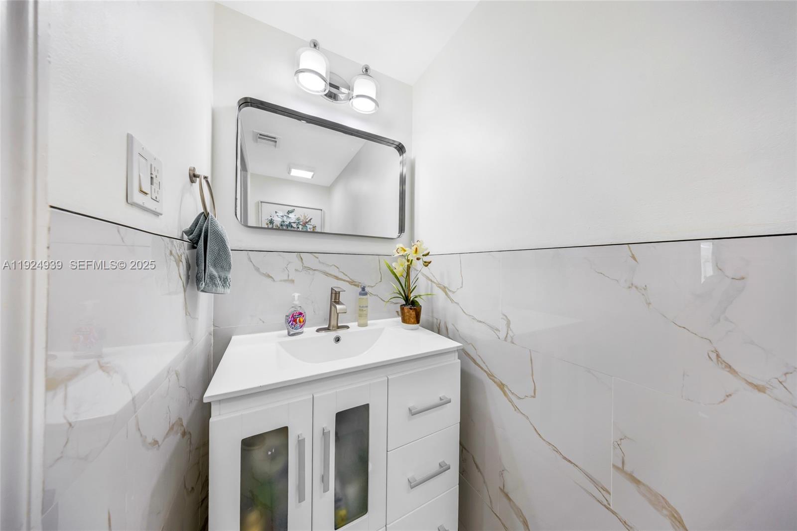 16236 Southwest 75th Street Miami, FL 33193 - Photo 36 of 53 a utility room with dryer and washer