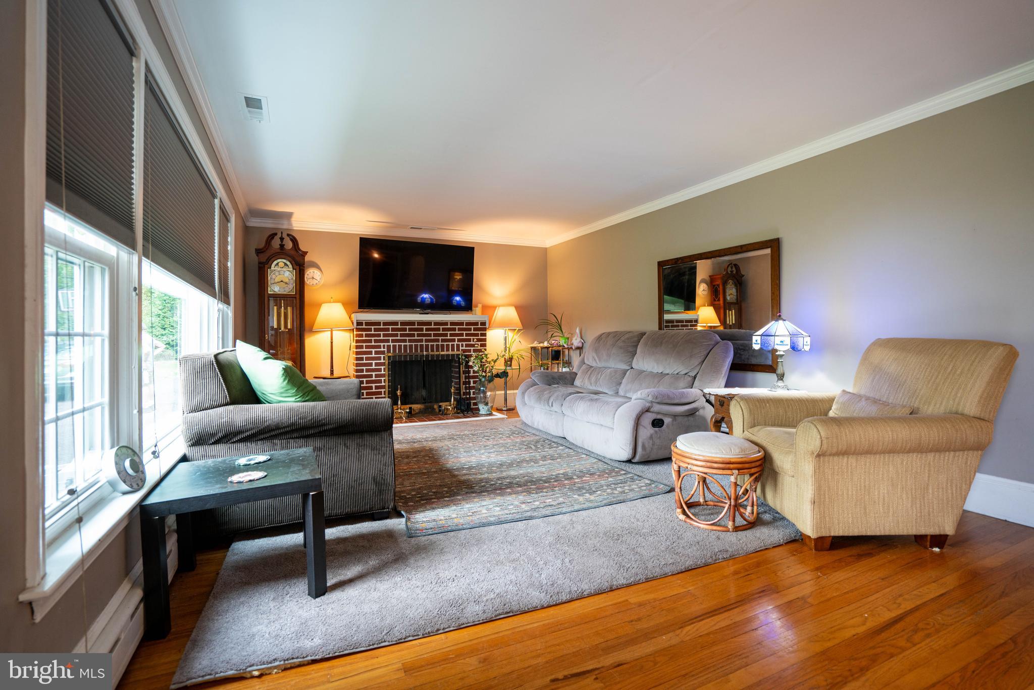 850 Hunsicker Road Telford, PA 18969 - Photo 6 of 47 Living Room Entrance-Hardwood Floors
