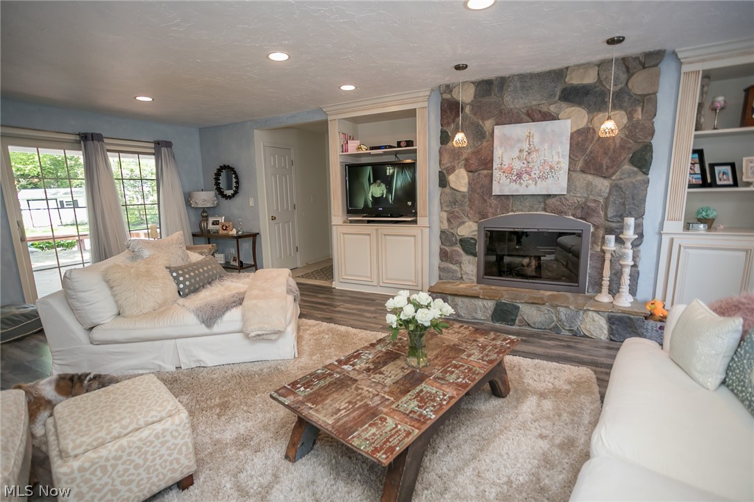 3364 Stanley Road Akron, OH 44333 - Photo 3 of 35 Gallery Image 3