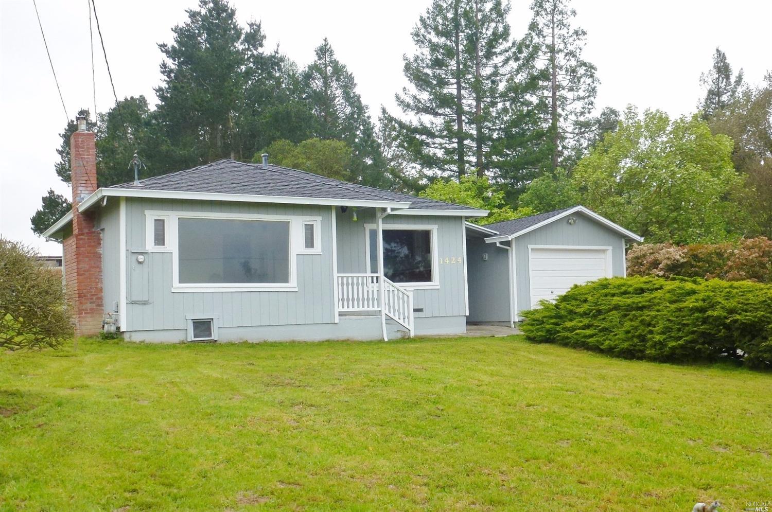 1424 Cunningham Road Sebastopol, CA 95472 - Photo 1 of 1 a front view of house with yard and green space