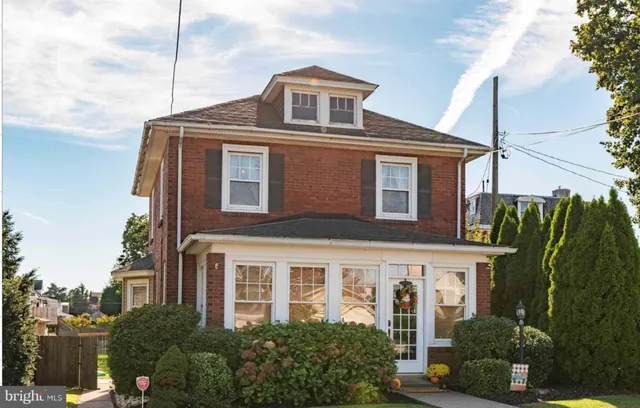 $595,000 | 15 East 11th Avenue, Conshohocken, PA 19428