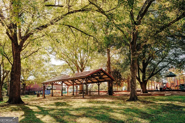 a view of a house with backyard and sitting area