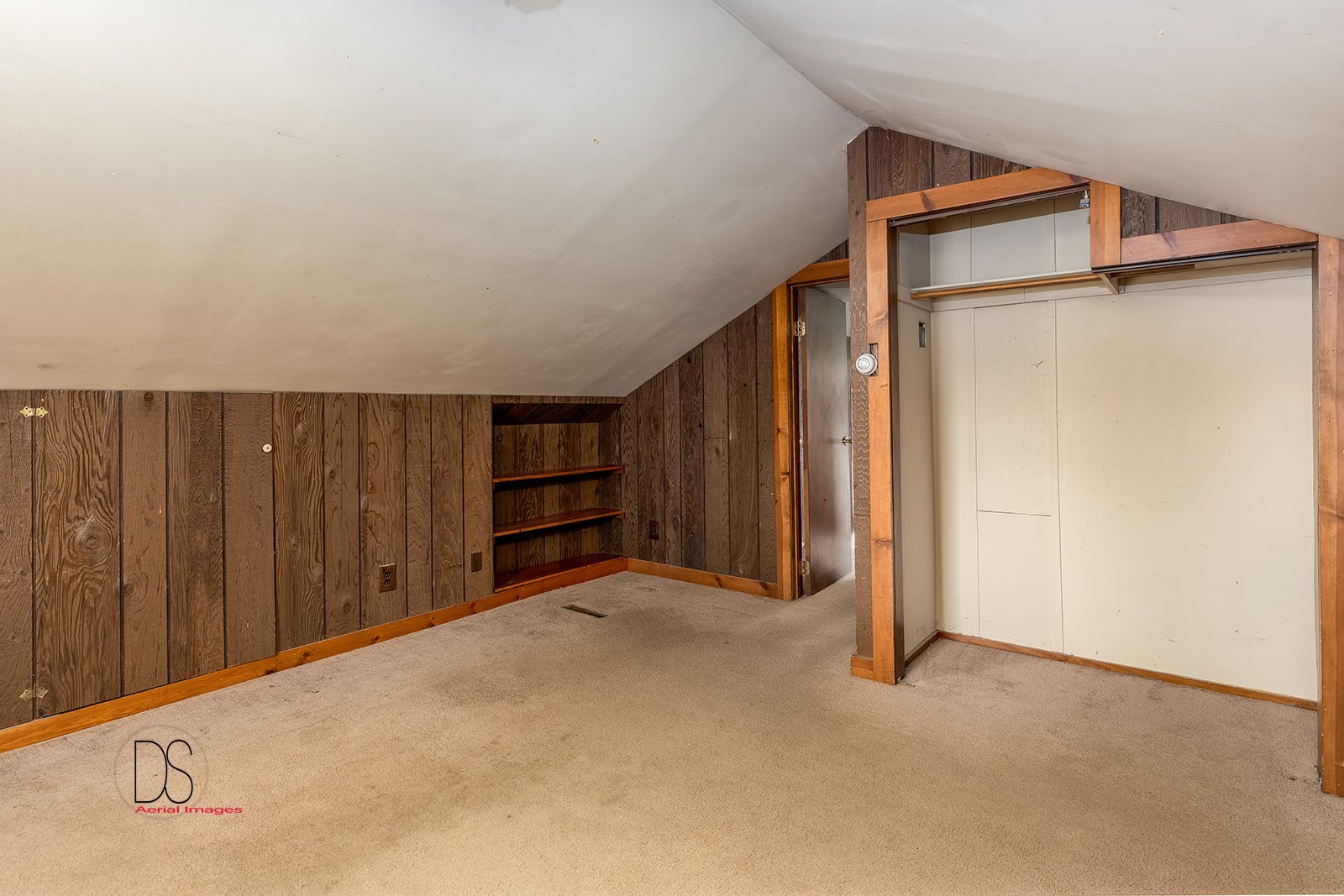 2113 Fields Place Ottawa, IL 61350 - Photo 12 of 28 a view of an empty room with closet
