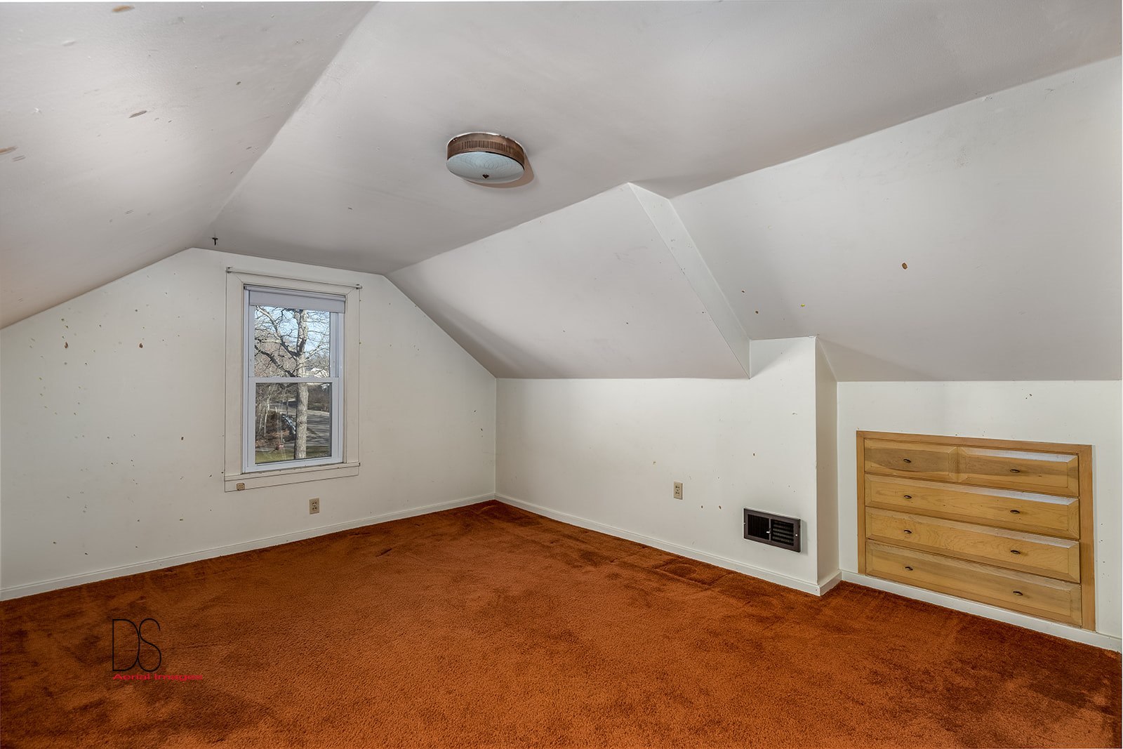 2113 Fields Place Ottawa, IL 61350 - Photo 14 of 28 an empty room with furniture