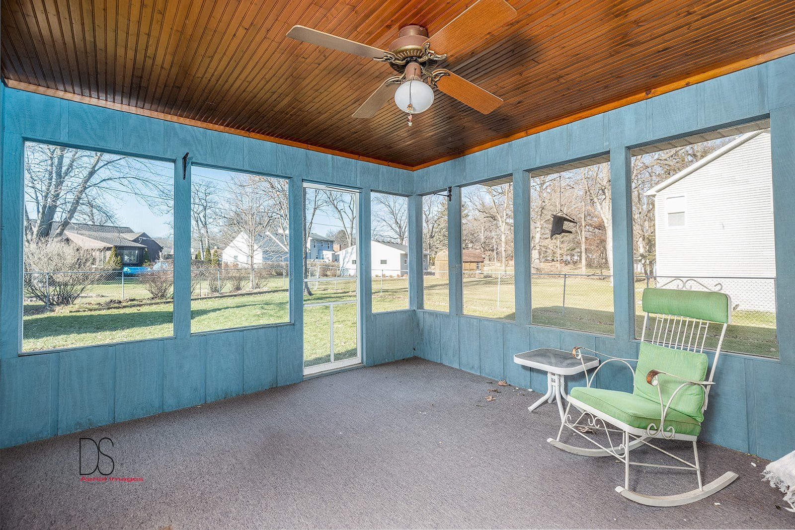 2113 Fields Place Ottawa, IL 61350 - Photo 19 of 28 a living room with a large window