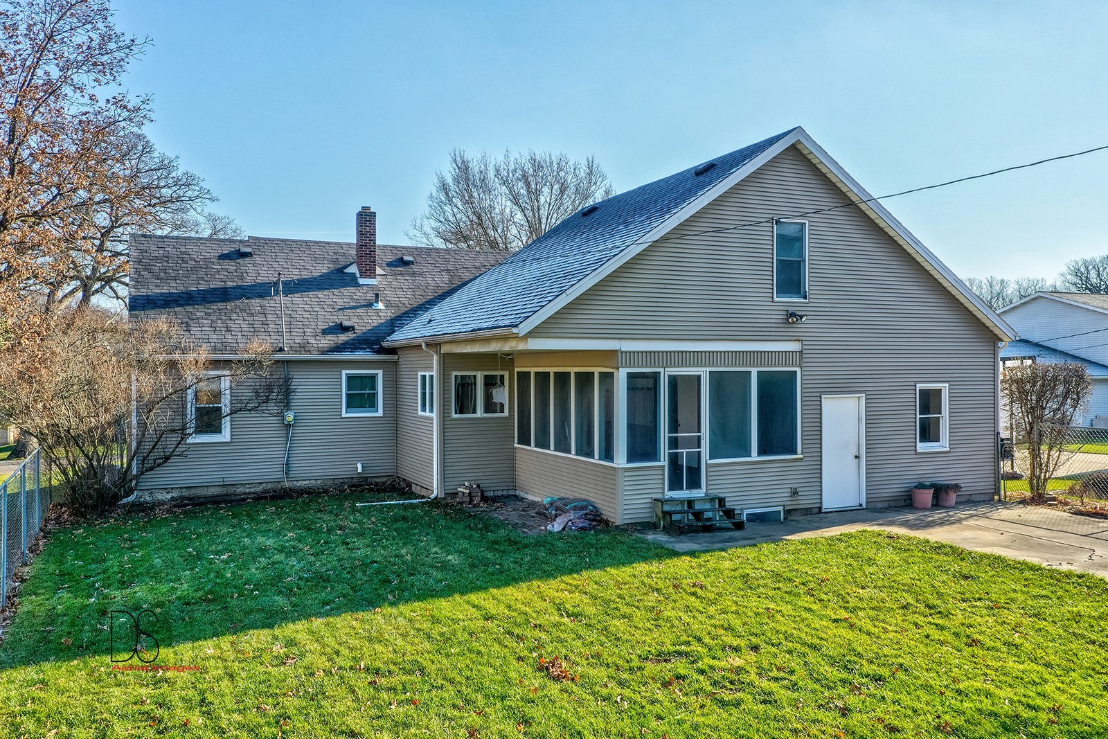 2113 Fields Place Ottawa, IL 61350 - Photo 22 of 28 a view of a house with a yard and plants
