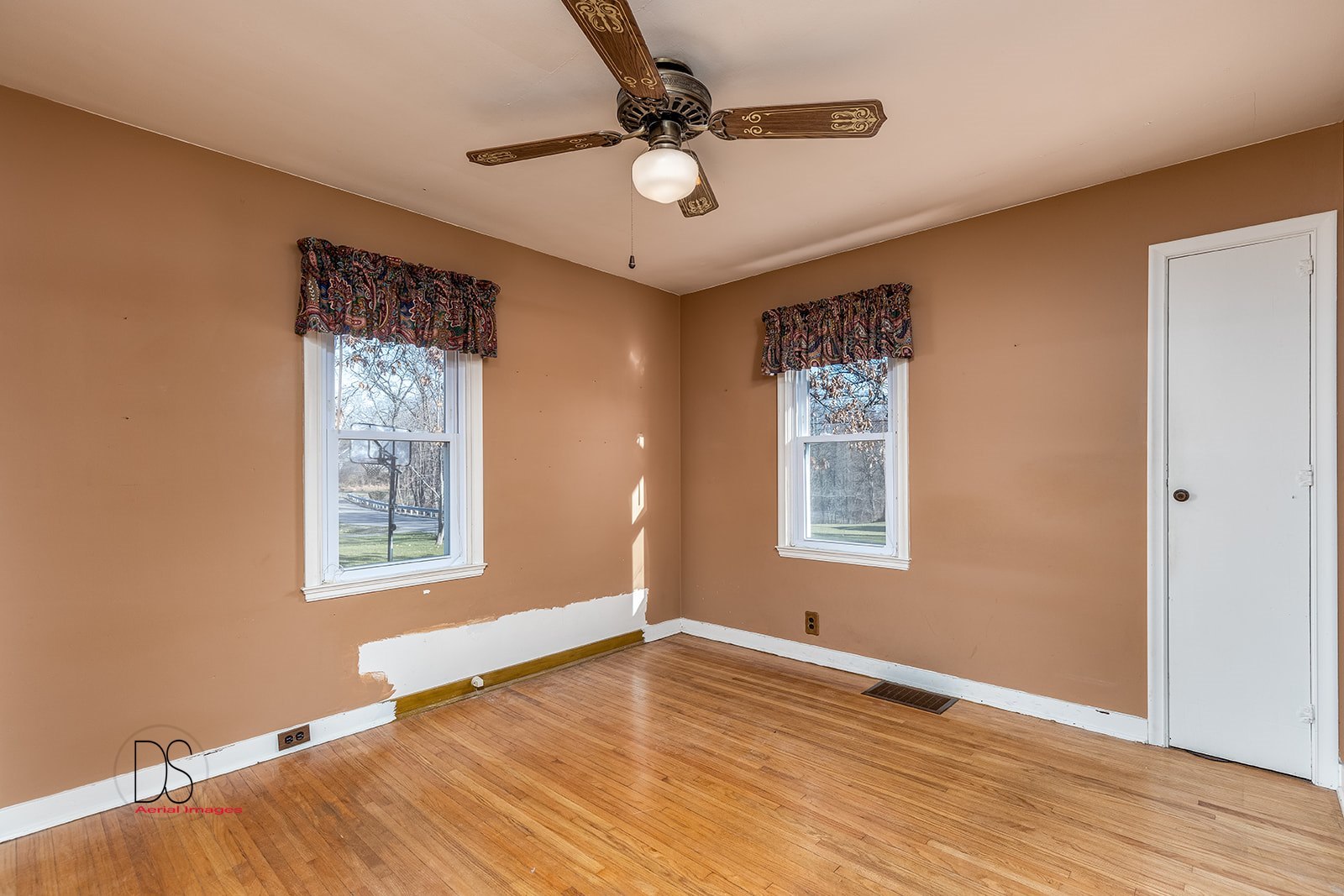 2113 Fields Place Ottawa, IL 61350 - Photo 5 of 28 a view of an empty room with window and wooden floor