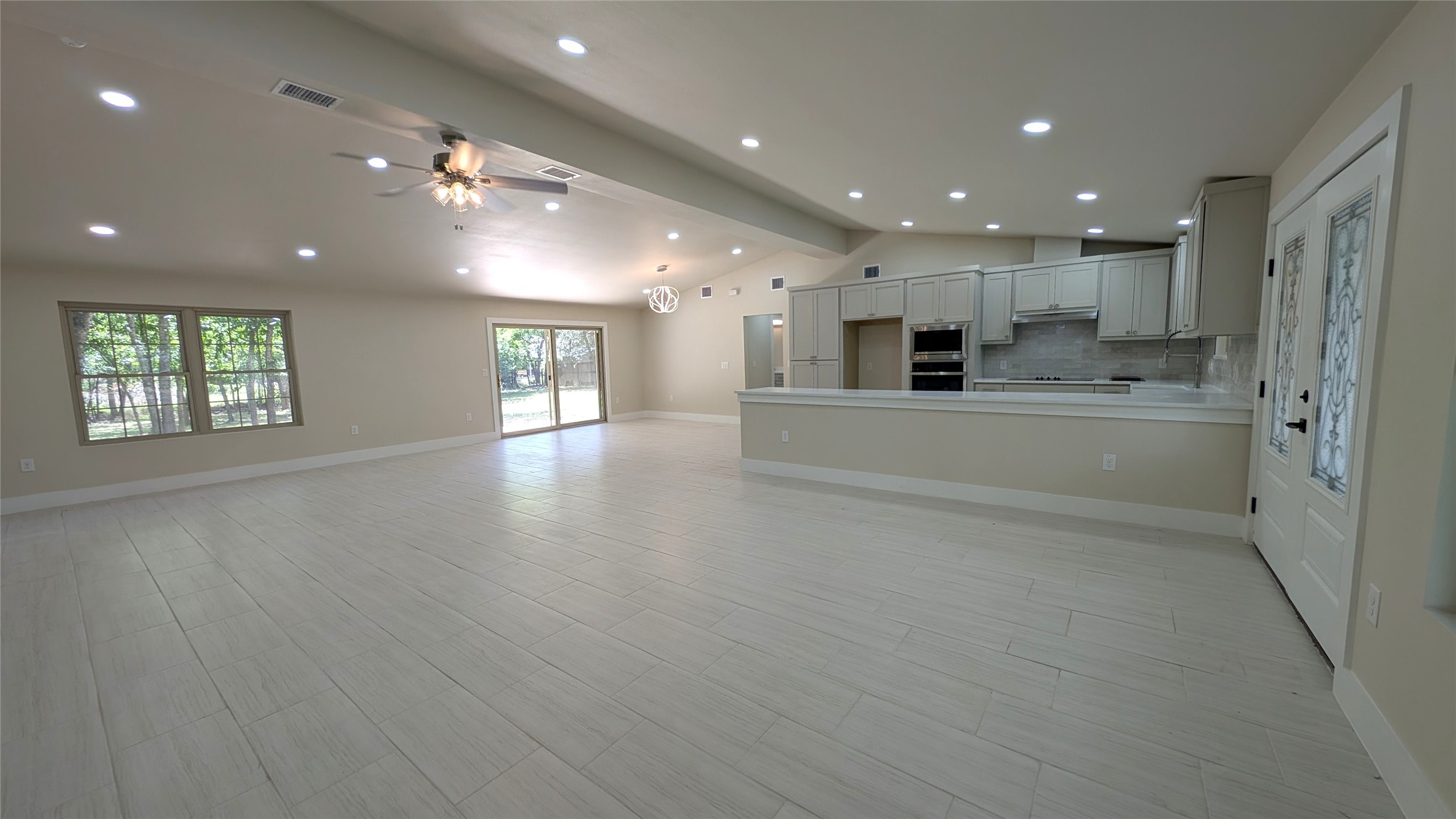 11811 Sleepy Hollow Road Manchaca, TX 78652 - Photo 5 of 31 an empty room and window in a room