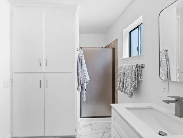 a view of a house with backyard