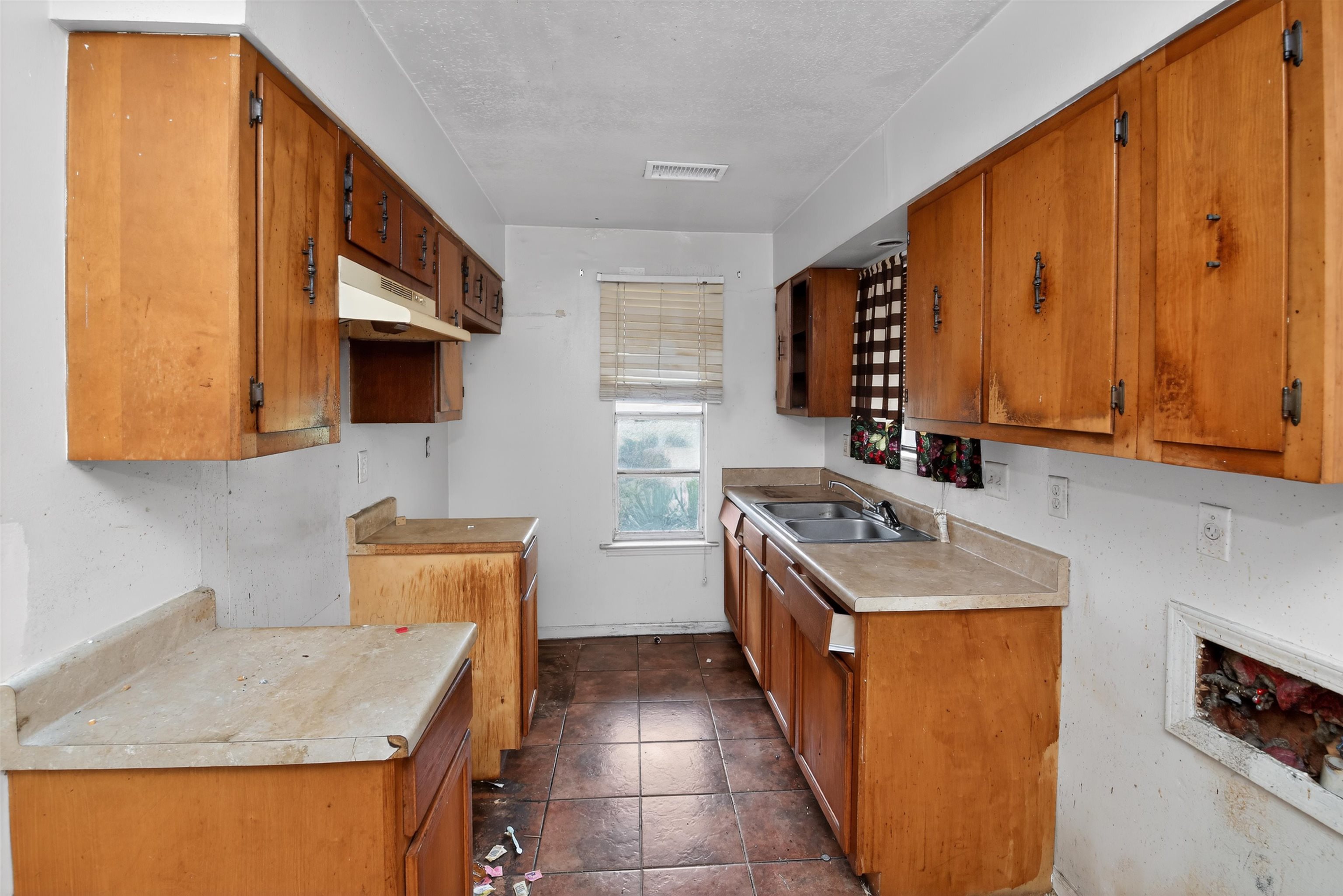 3451 Birdsong Ferry Road Memphis, TN 38118 - Photo 19 of 27 Galley kitchen with wood cabinetry and laminate countertops