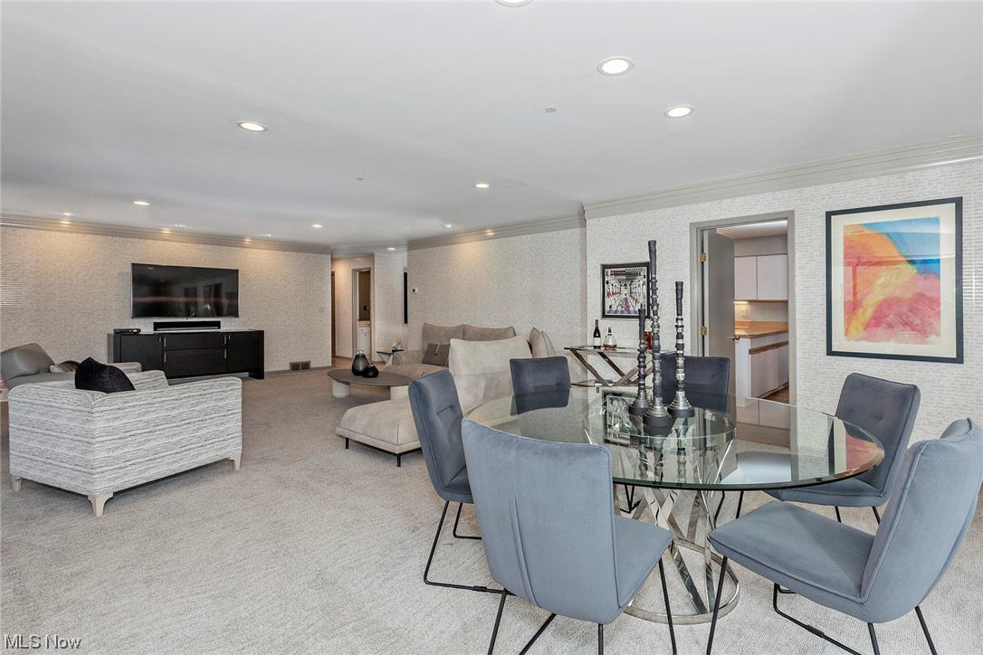 27500 Cedar Road, Unit 608 Beachwood, OH 44122 - Photo 7 of 34 Dining area is open to the great room.