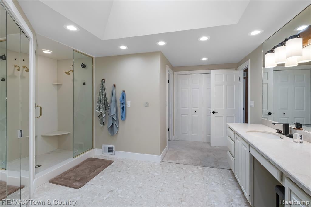 7492 East River Road Flushing, MI 48433 - Photo 28 of 71 Gallery Image 28