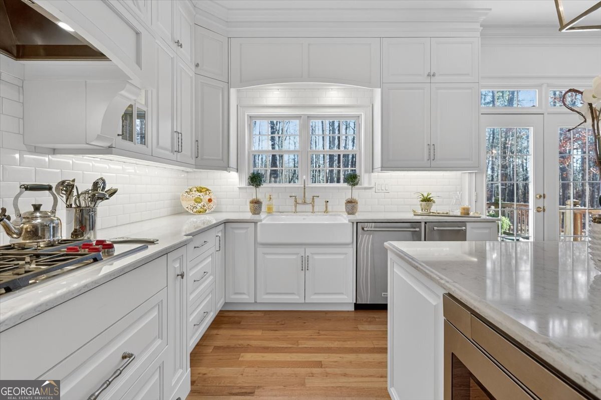 242 Pebblebrook Lane Macon, GA 31220 - Photo 19 of 45 a kitchen with kitchen island white cabinets and white appliances