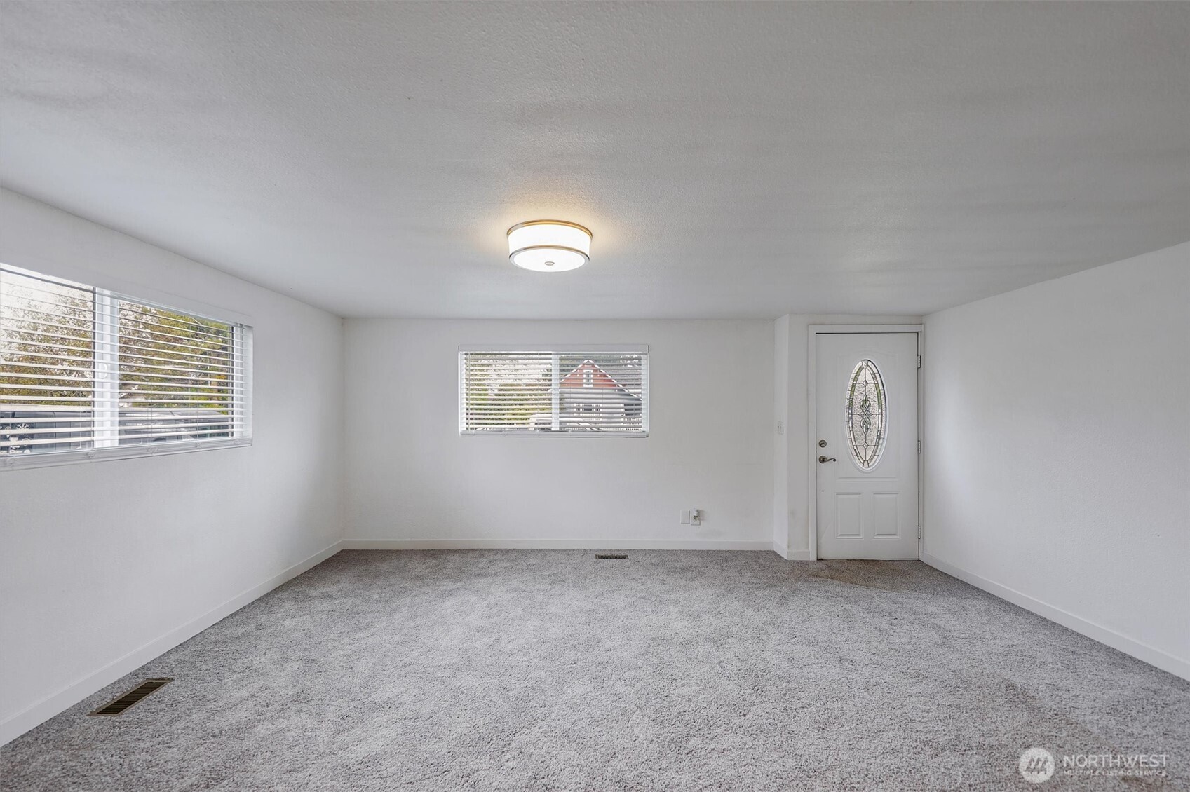 720 7th Avenue Southwest Puyallup, WA 98371 - Photo 3 of 17