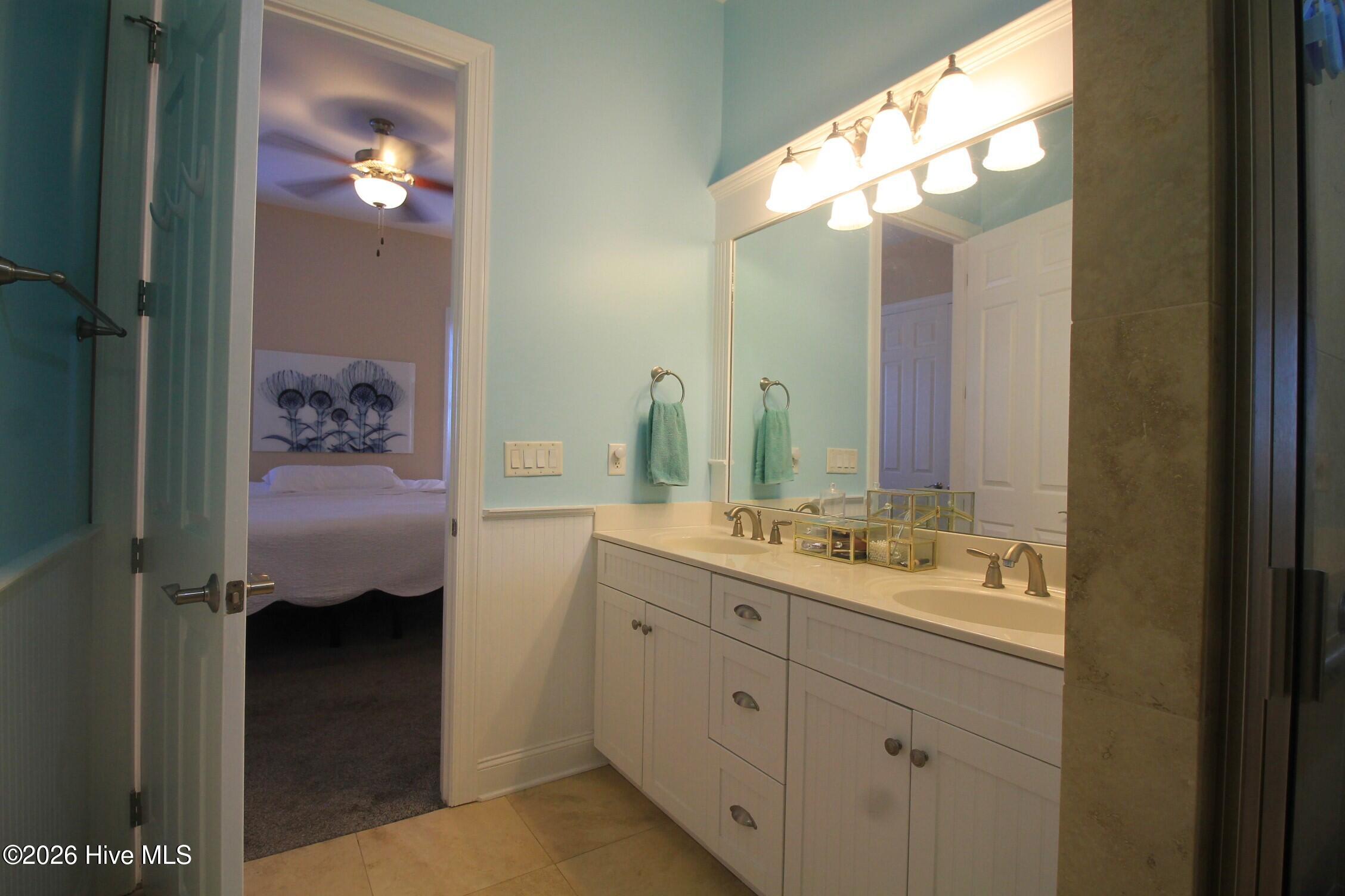 423 West Main Street, Unit 301 Washington, NC 27889 - Photo 17 of 40 primary suite bath