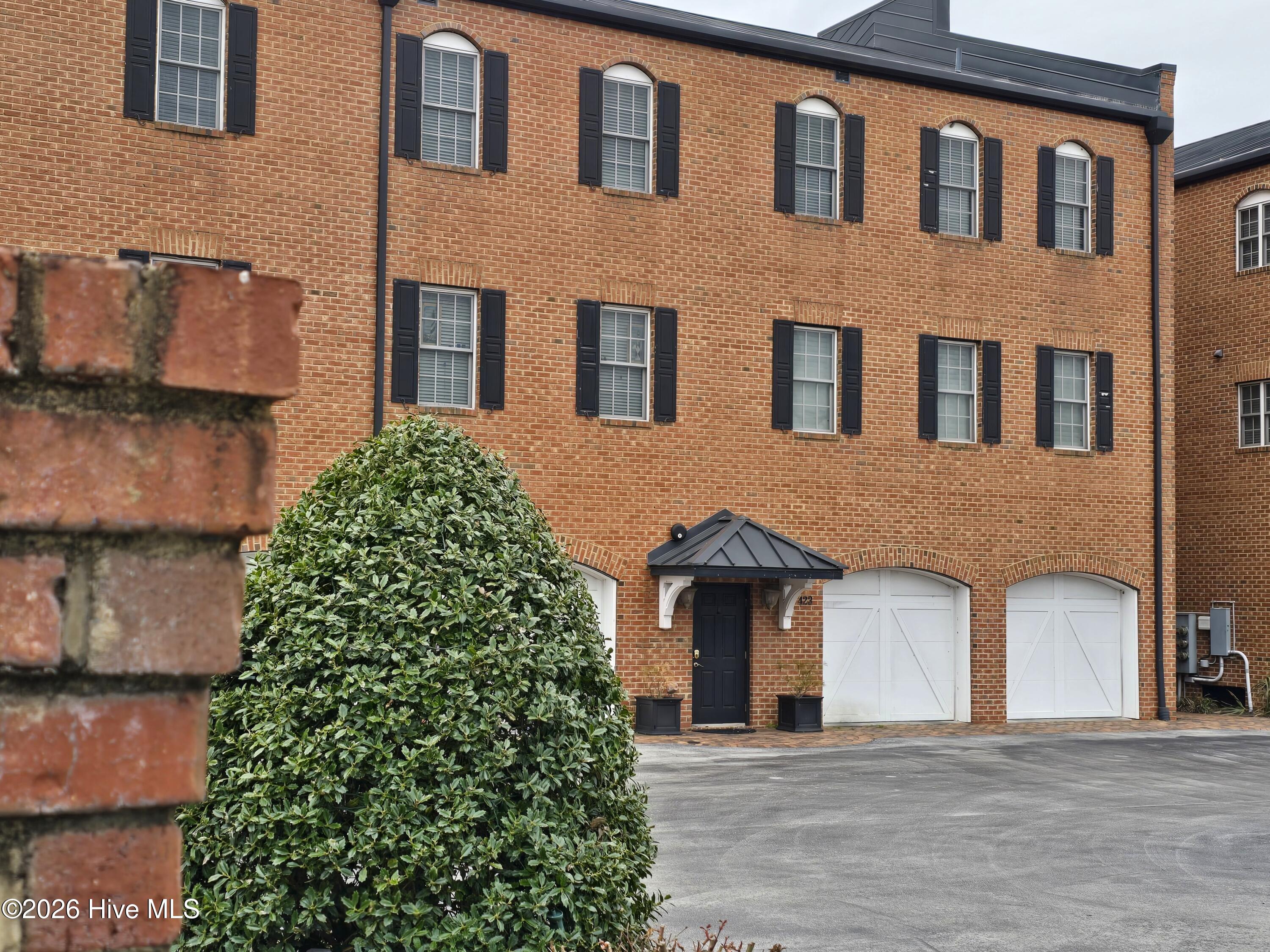 423 West Main Street, Unit 301 Washington, NC 27889 - Photo 3 of 40 20260302_145843