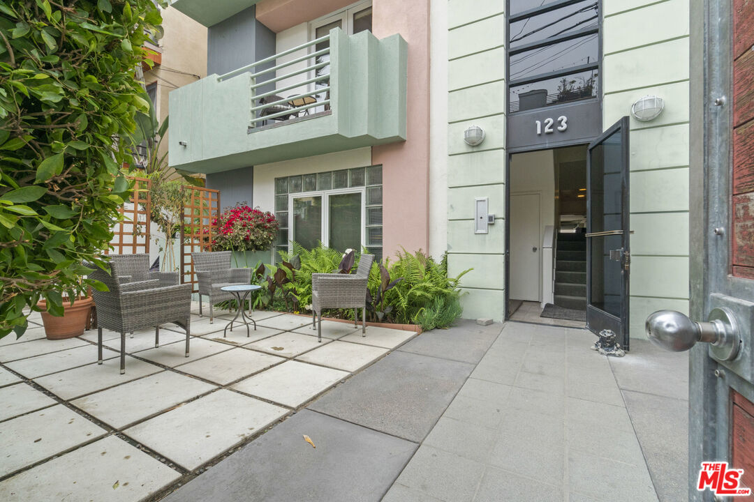 123 Galleon Street, Unit B Marina del Rey, CA 90292 - Photo 32 of 43 a view of a building with sitting area