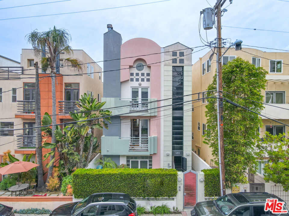 123 Galleon Street, Unit B Marina del Rey, CA 90292 - Photo 37 of 43 front view of house with a yard