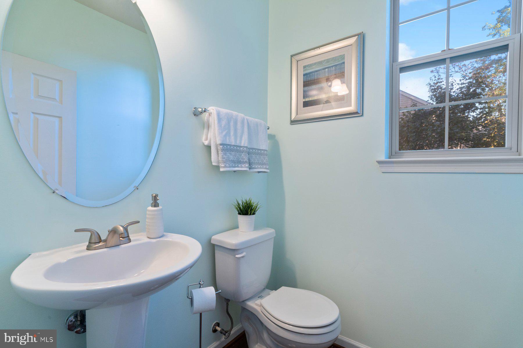 6709 Oakridge Road New Market, MD 21774 - Photo 19 of 53 Main level powder room