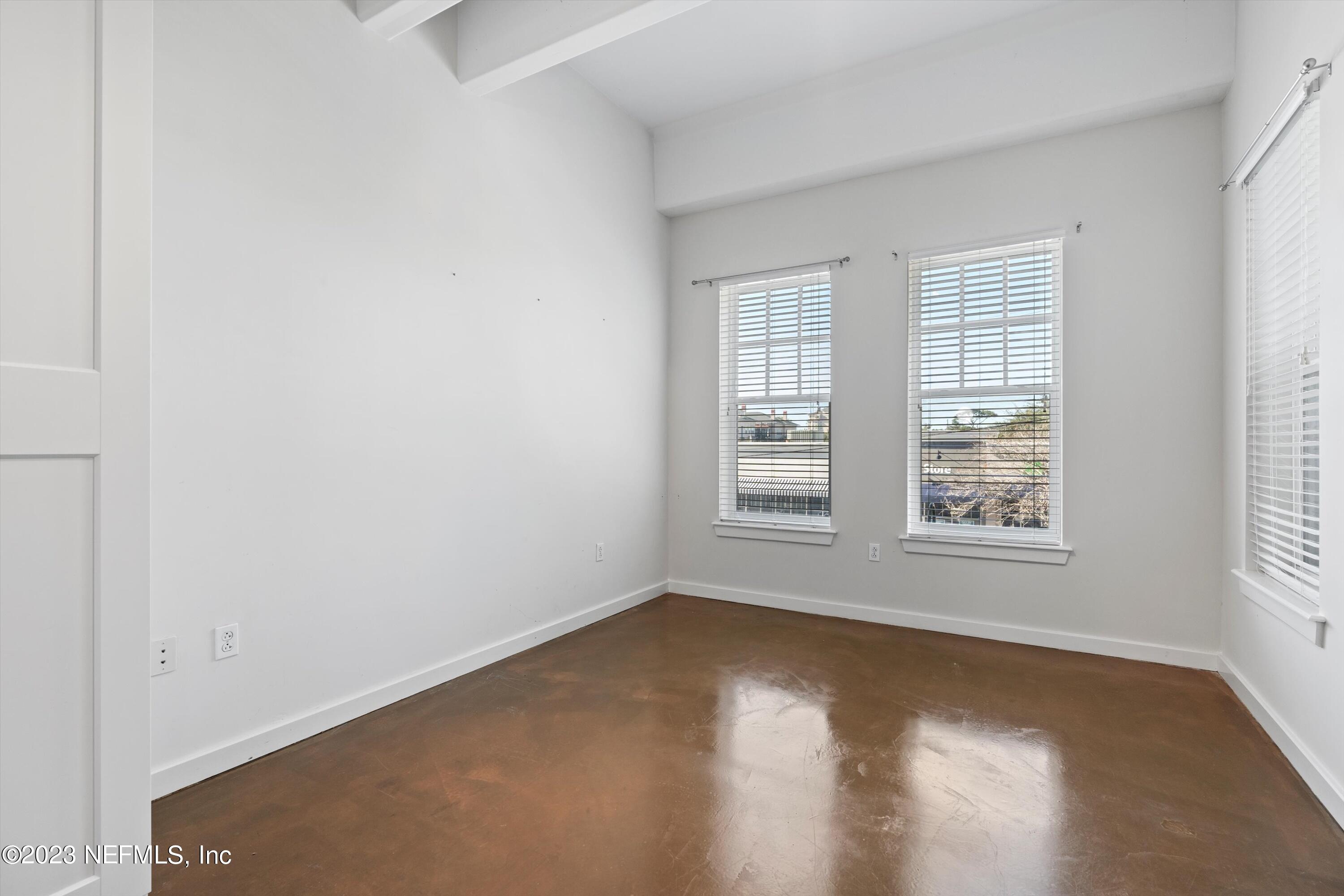 1661 Riverside Avenue, Unit 211 Jacksonville, FL 32204 - Photo 7 of 32 an empty room with a window
