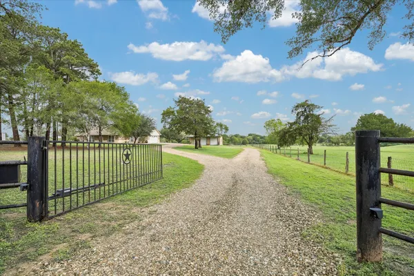 $899,000 | 1791 FM 2434, Weimar, TX 78962